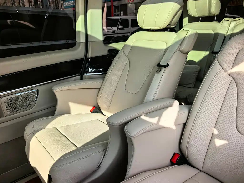 Mercedes-Benz V-Class 2016 — фото 17