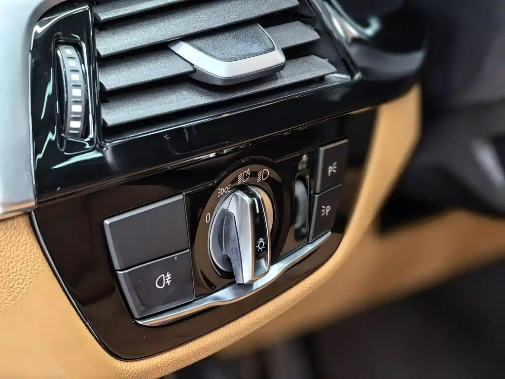 BMW 6 Series GT 2019 — фото 20