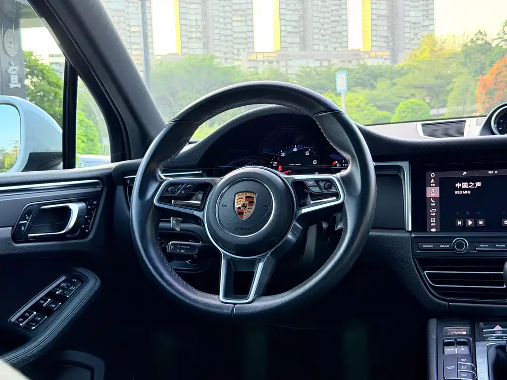 Porsche Macan 2018 — фото 13