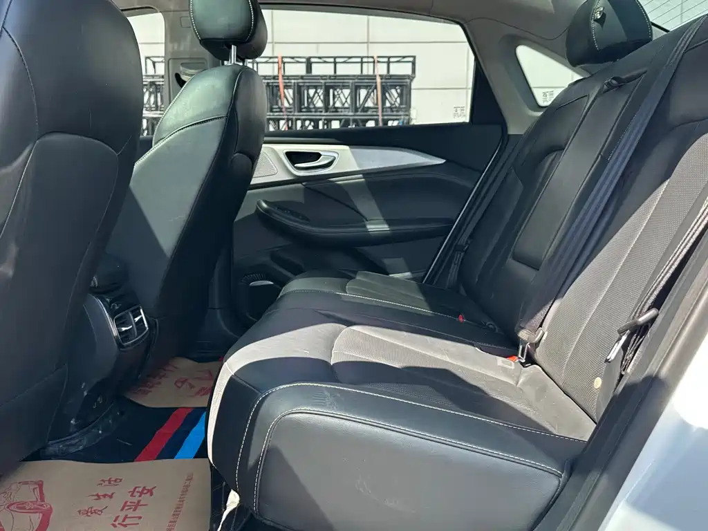 Roewe i6 MAX New Energy 2022 — фото 9
