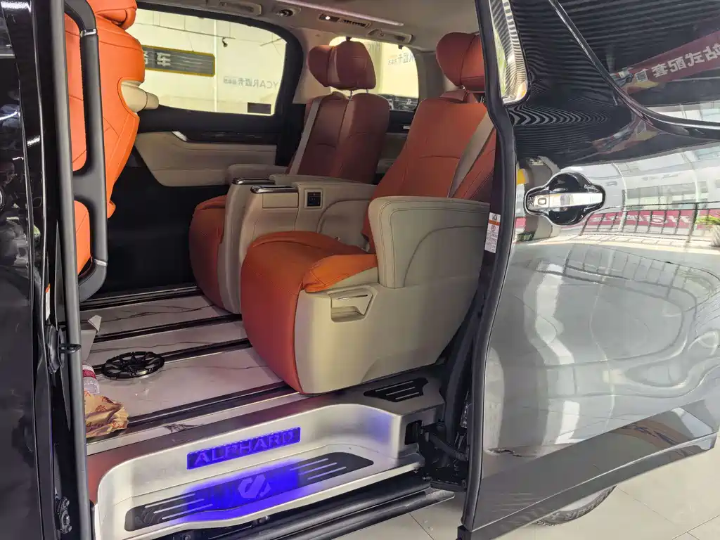 Toyota Alphard 2022 — фото 6