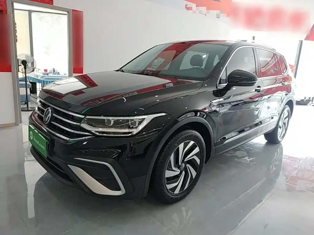 Volkswagen Tiguan L 2023 — фото 1