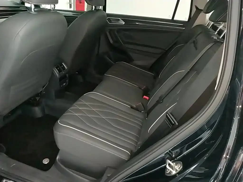 Volkswagen Tiguan L 2023 — фото 17