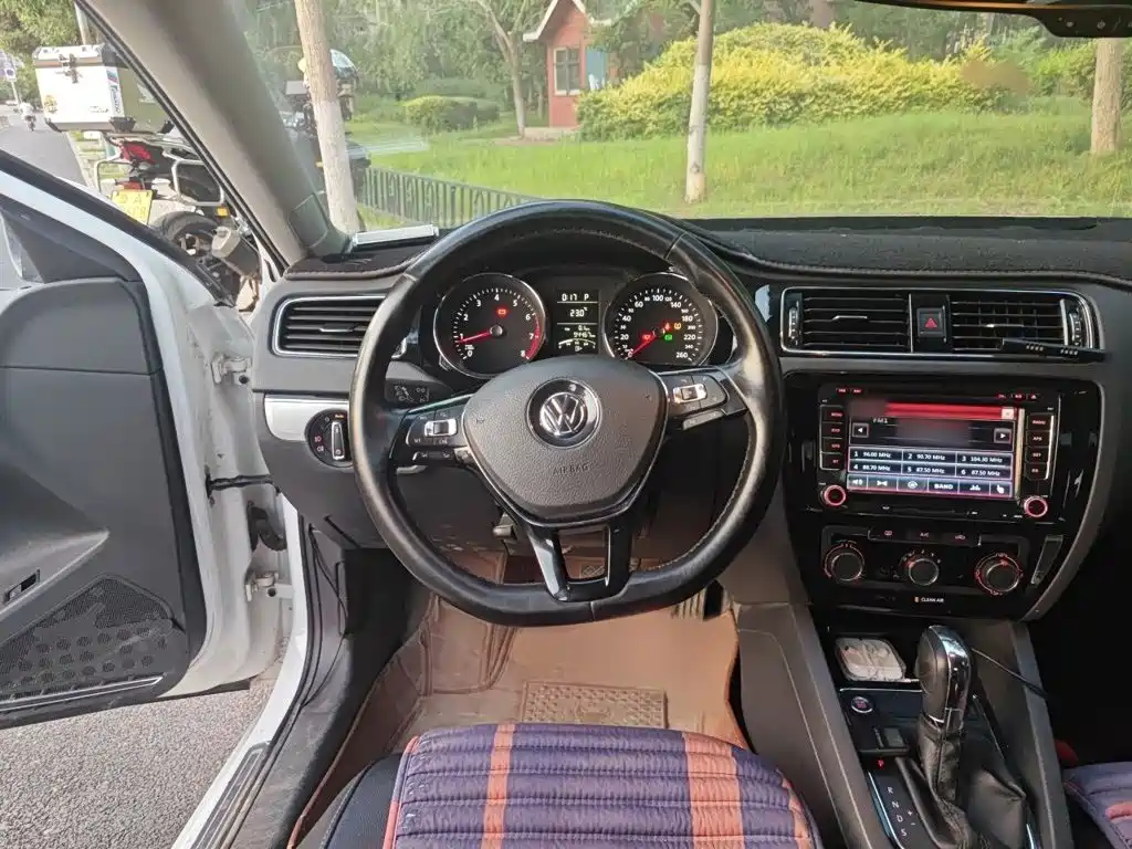 Volkswagen Sagitar 2018