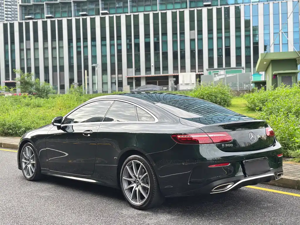 Mercedes-Benz E-Class 2022