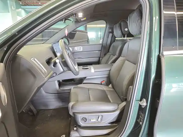 Li Auto L6 2025