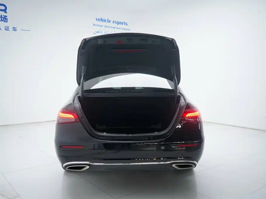 Mercedes-Benz E-Class 2023 — фото 9
