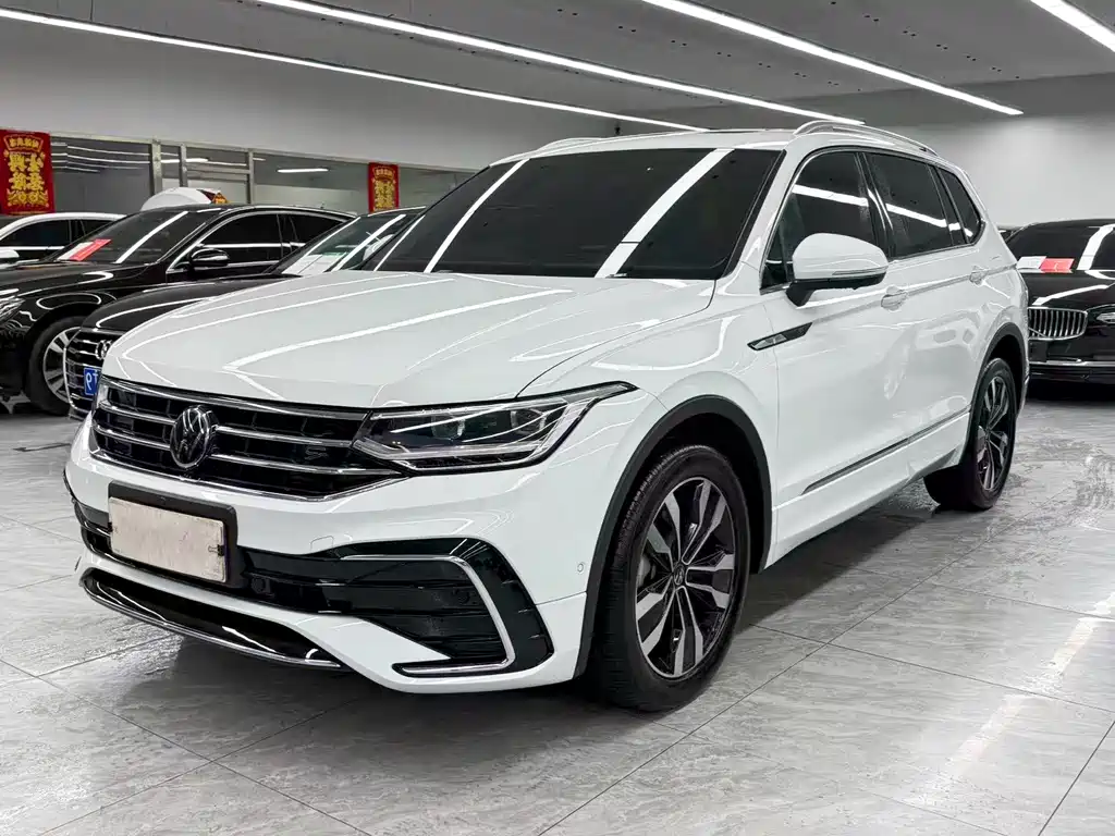 Volkswagen Tiguan L 2024 — фото 1