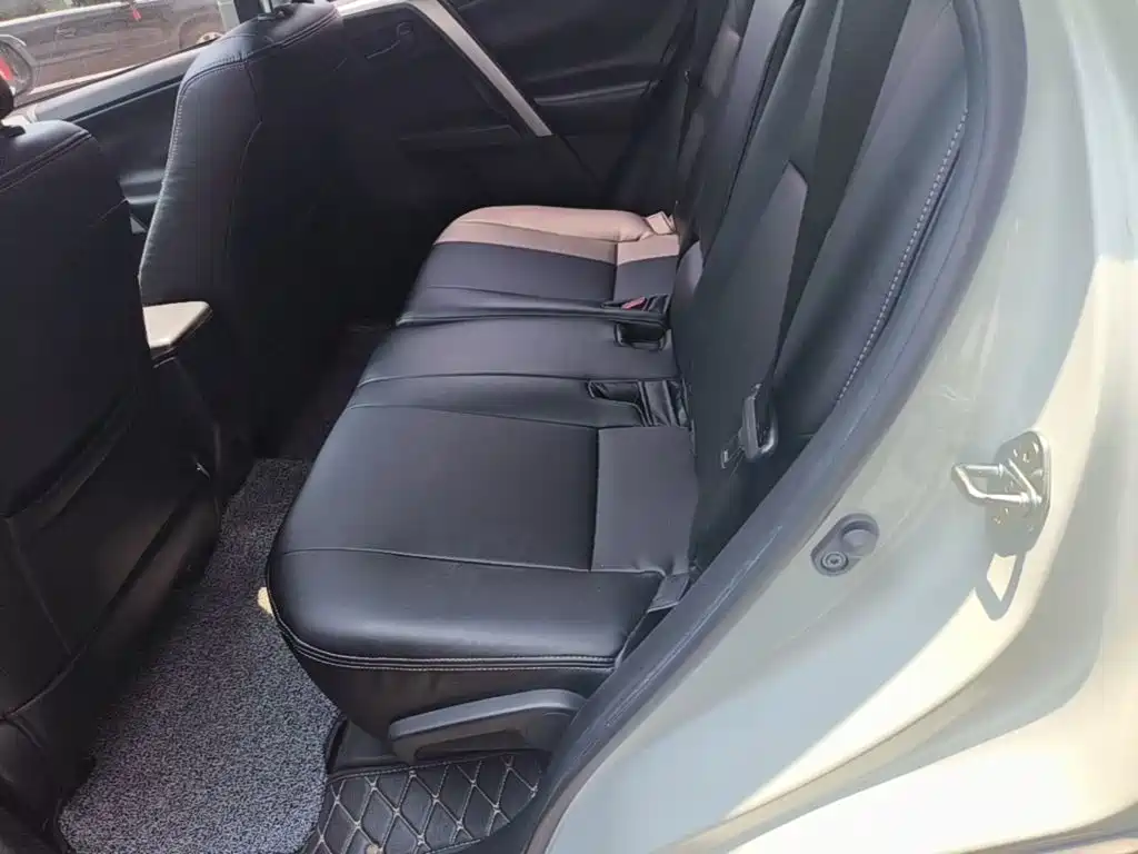 Toyota RAV4 2018 — фото 17