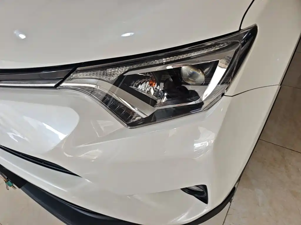 Toyota RAV4 2019 — фото 24
