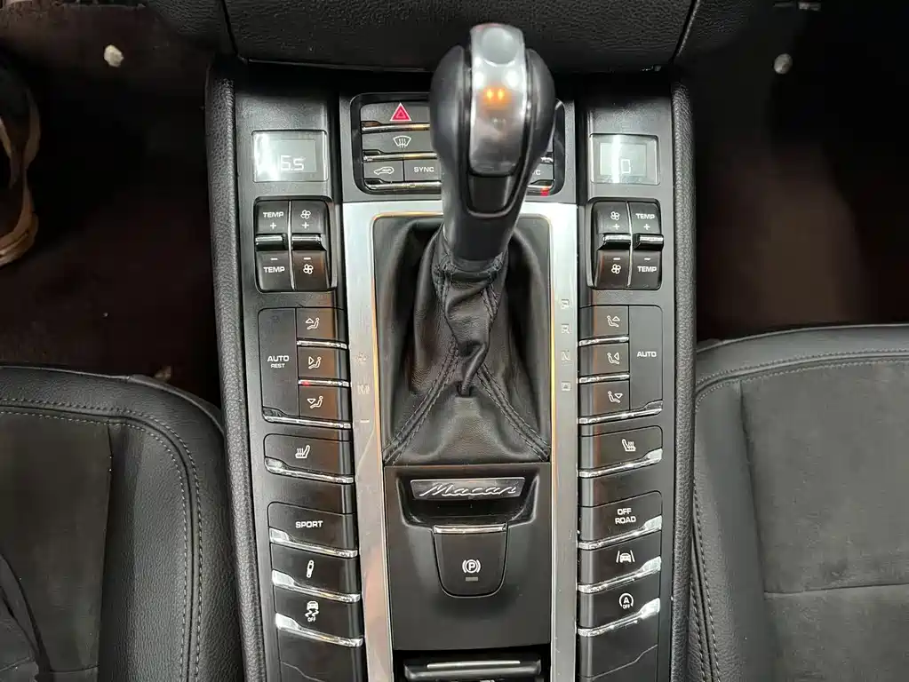 Porsche Macan 2017 — фото 19
