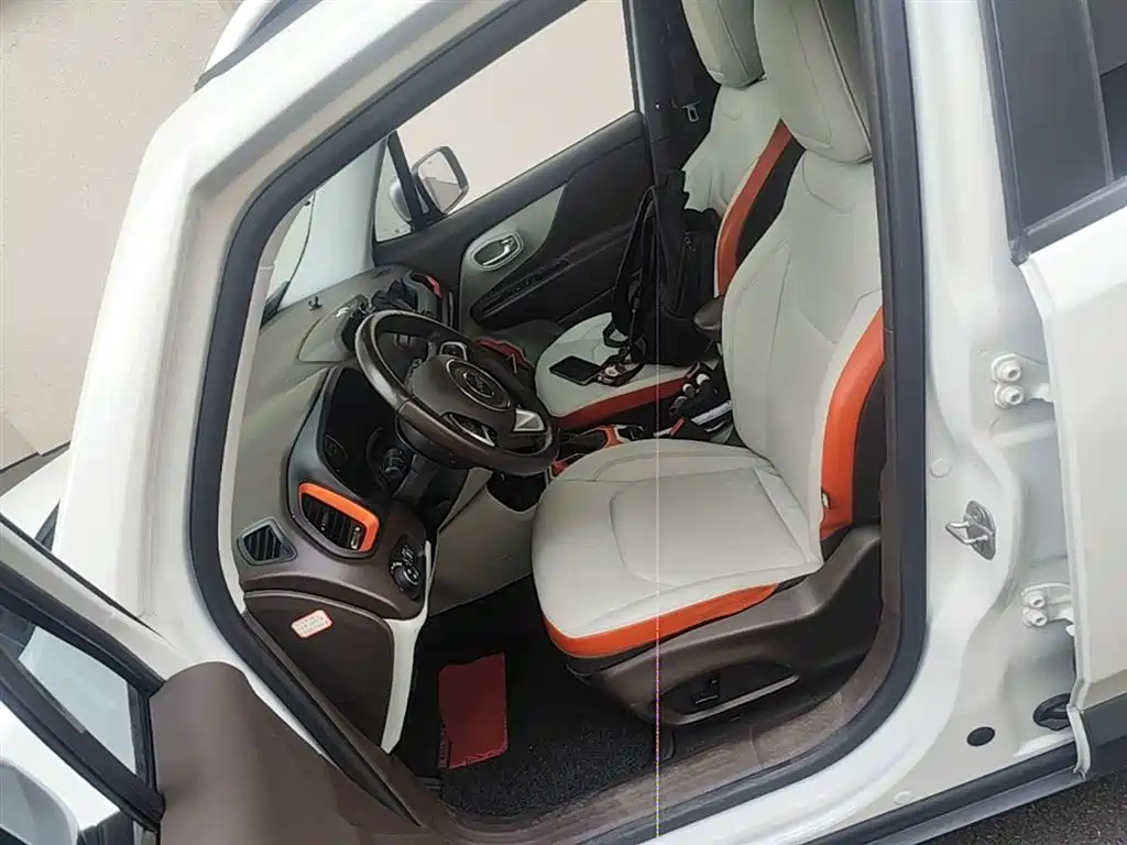 Jeep Renegade 2016 — фото 15