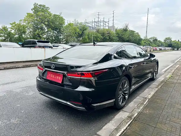Lexus LS 2018