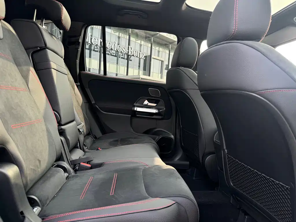 Mercedes-Benz GLB AMG 2026 — фото 17