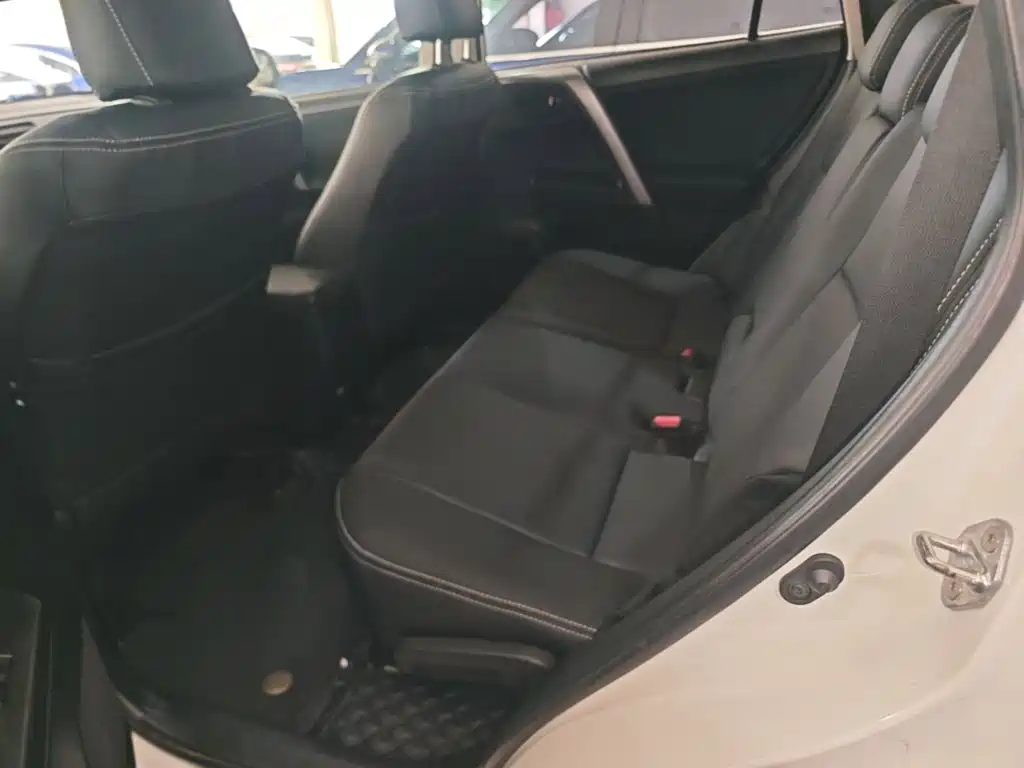 Toyota RAV4 2019 — фото 17