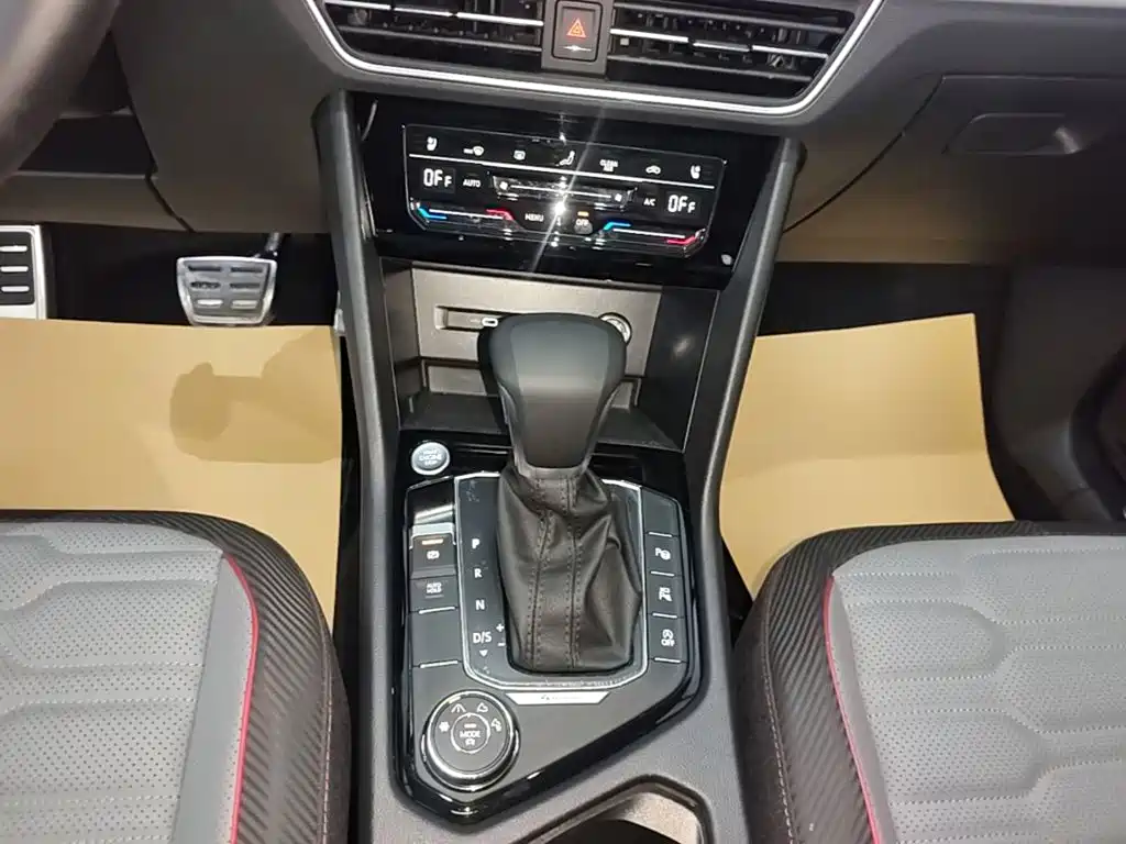 Volkswagen Tiguan L 2023 — фото 14