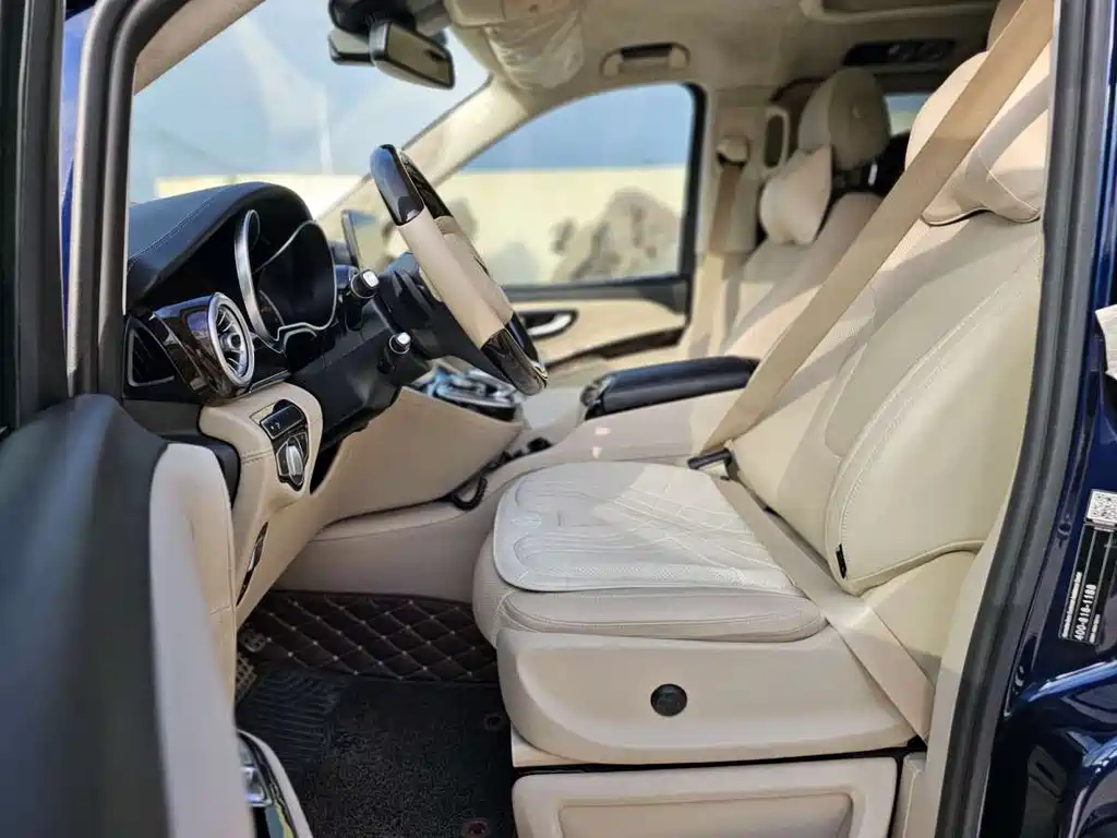 Mercedes-Benz V-Class 2019 — фото 28