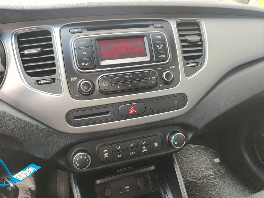 Kia Carens 2015 — фото 13