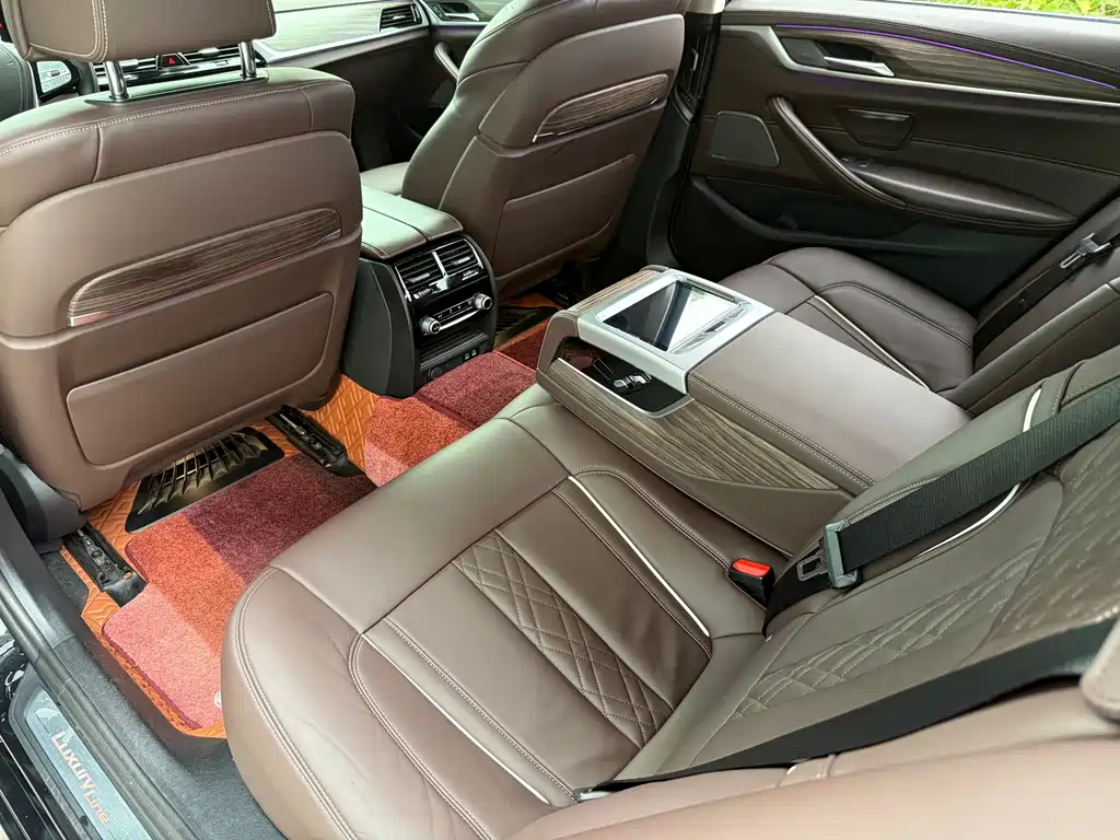 BMW 5 Series 2020 — фото 17