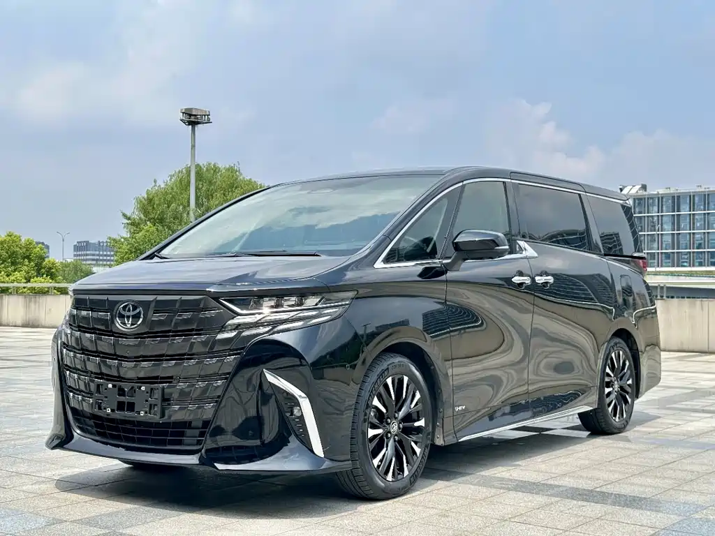 Toyota Alphard 2024 — фото 1