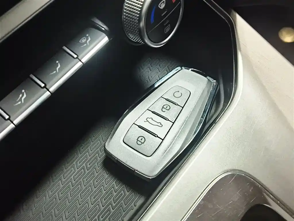 Geely Binyue 2021 — фото 17