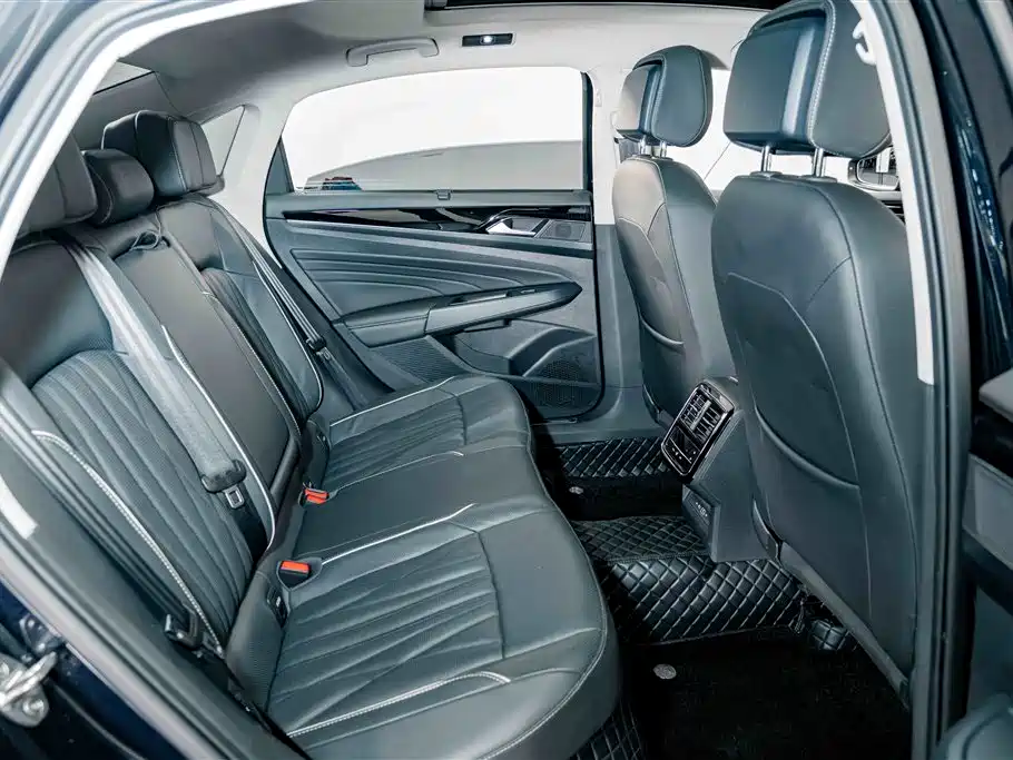 Volkswagen Passat 2023 — фото 21