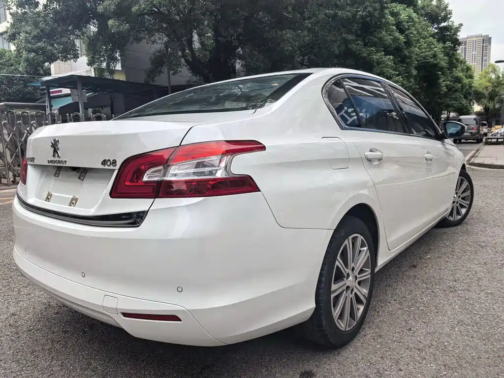 Peugeot 408 2015 — фото 19