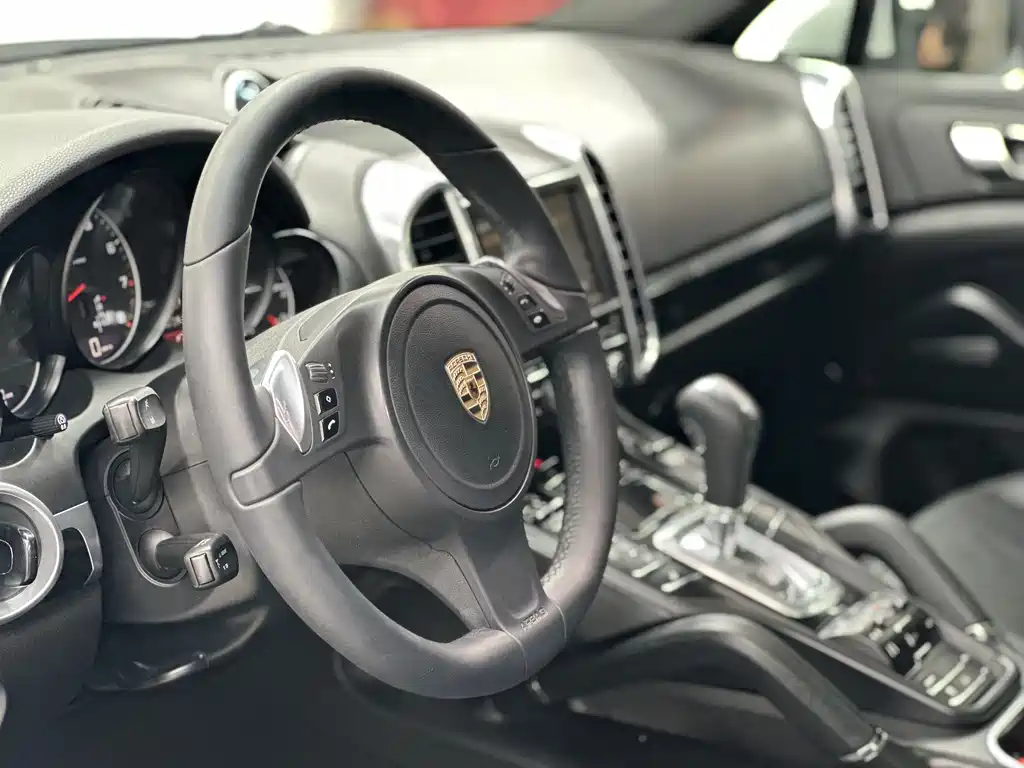 Porsche Cayenne 2013 — фото 12