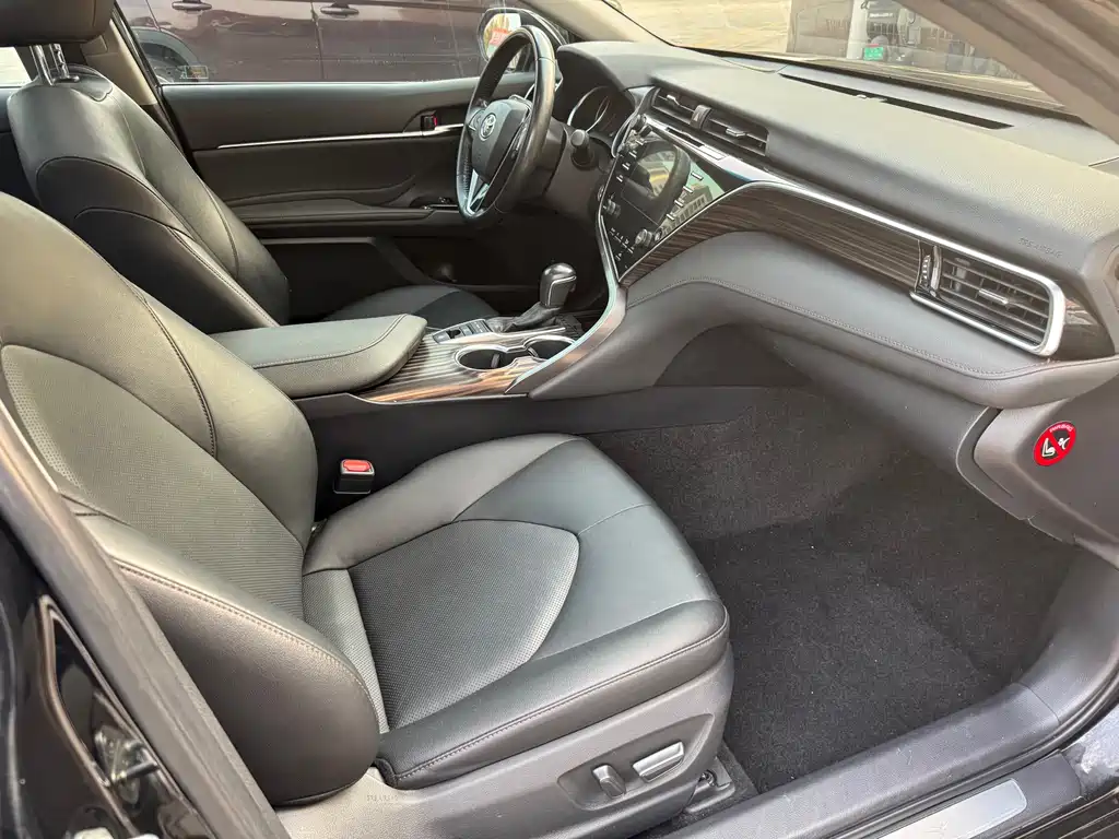 Toyota Camry 2018 — фото 13