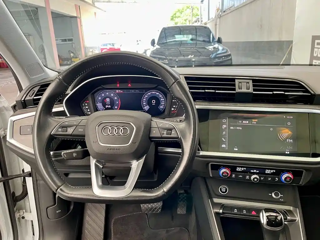 Audi Q3 2021 — фото 14