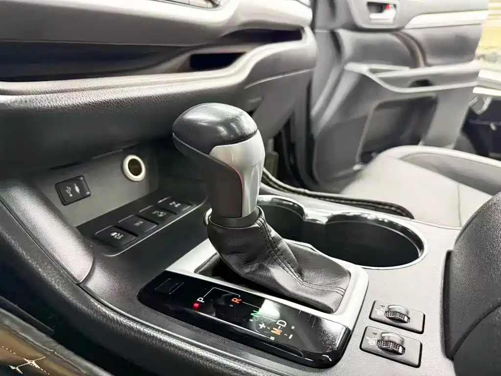 Toyota Highlander 2017 — фото 11