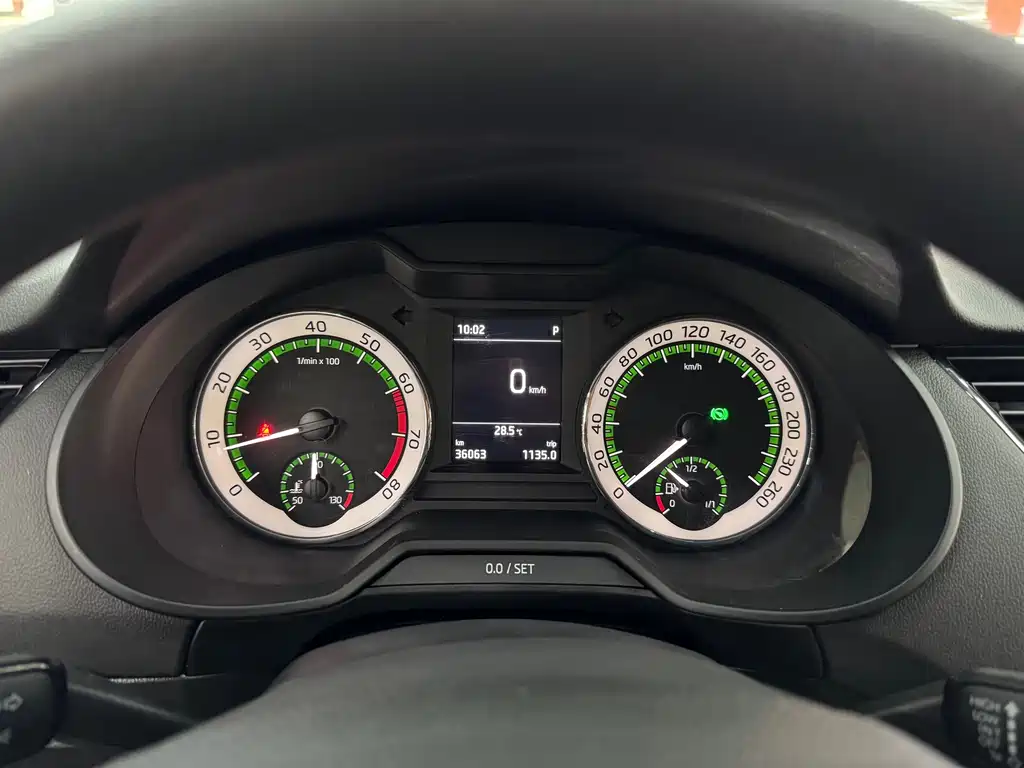 Skoda Octavia 2023 — фото 23