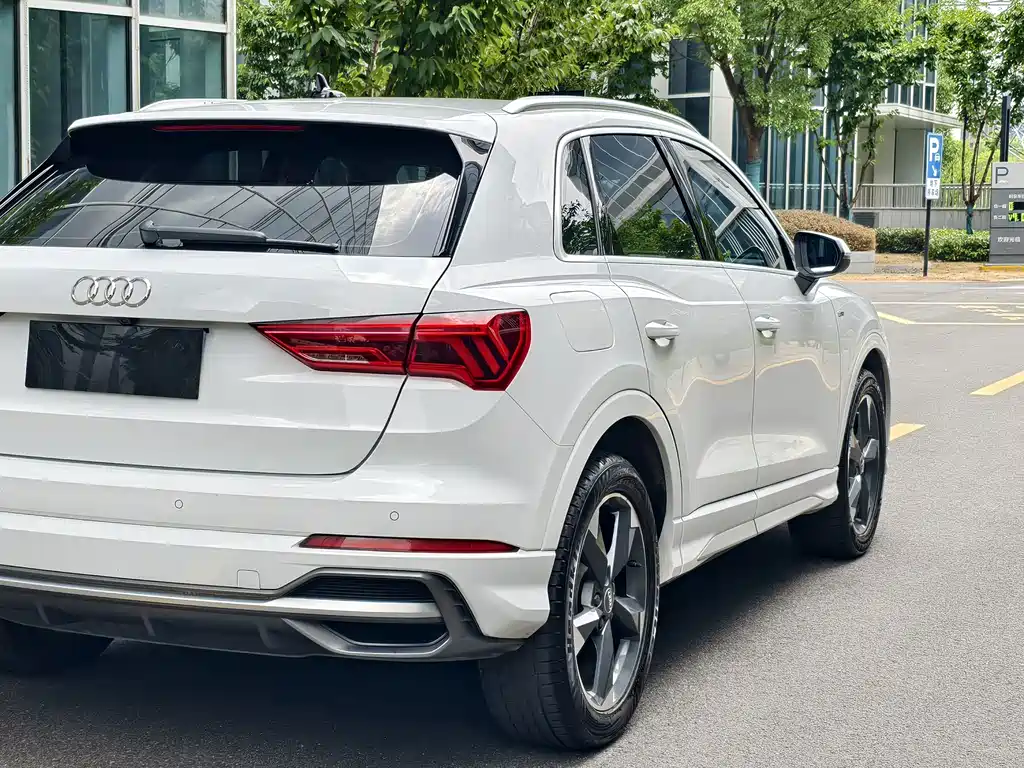 Audi Q3 2019 — фото 12