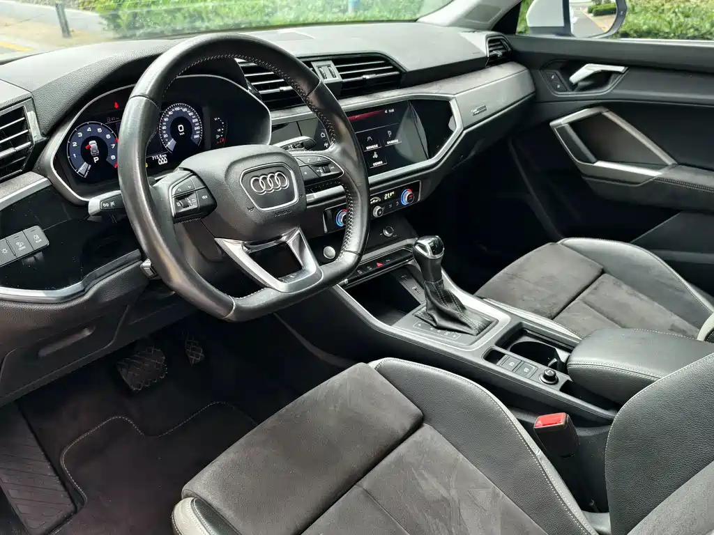 Audi Q3 2019 — фото 18