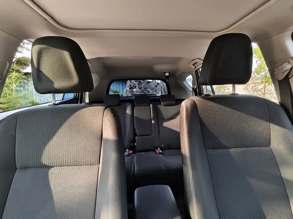 Toyota RAV4 2017 — фото 20