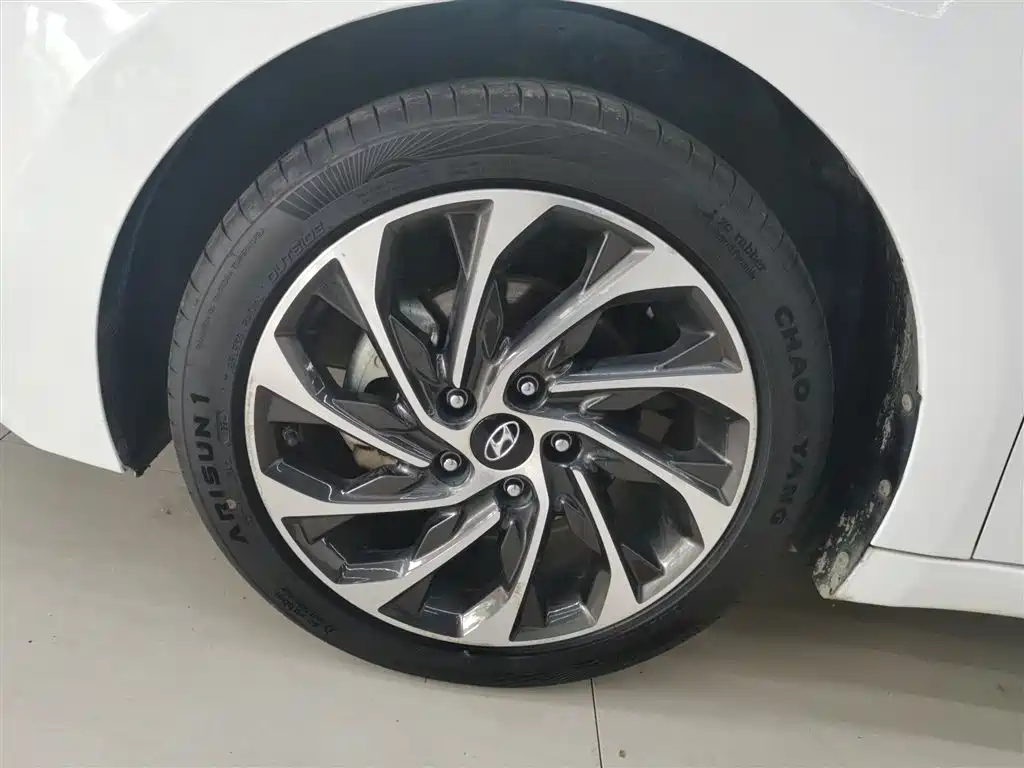Hyundai Elantra 2019 — фото 25