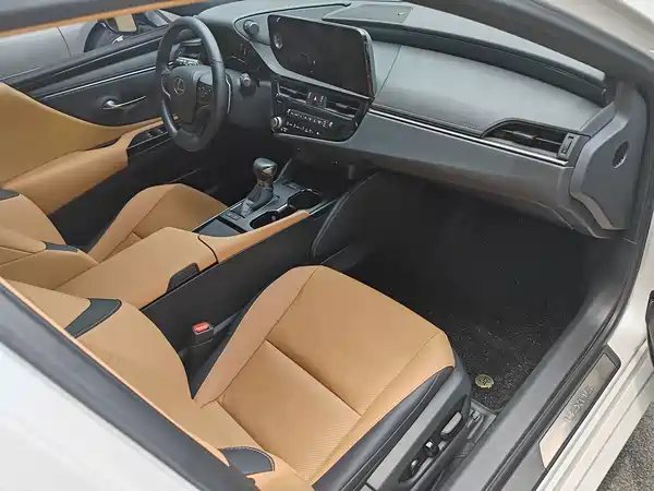 Lexus ES 2024