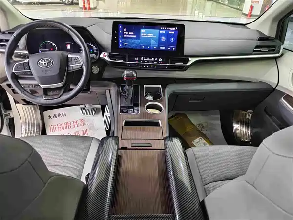 Toyota Granvia 2024