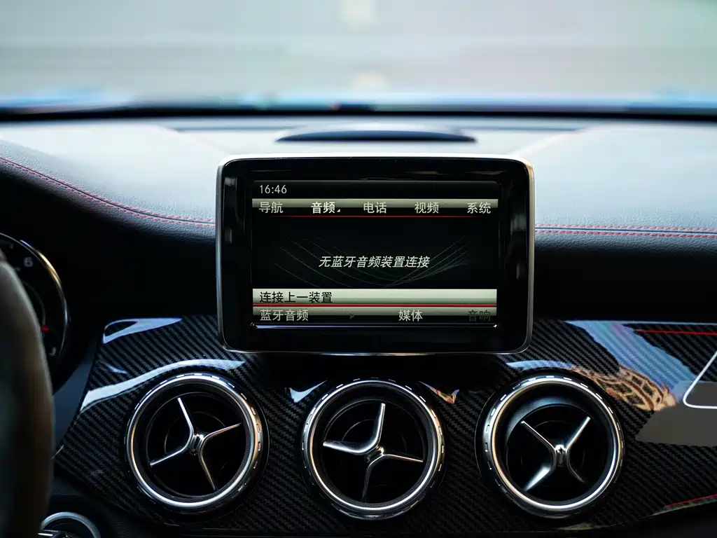 Mercedes-Benz GLA AMG 2017 — фото 12