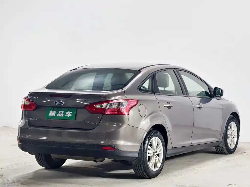 Ford Focus 2014 — фото 4