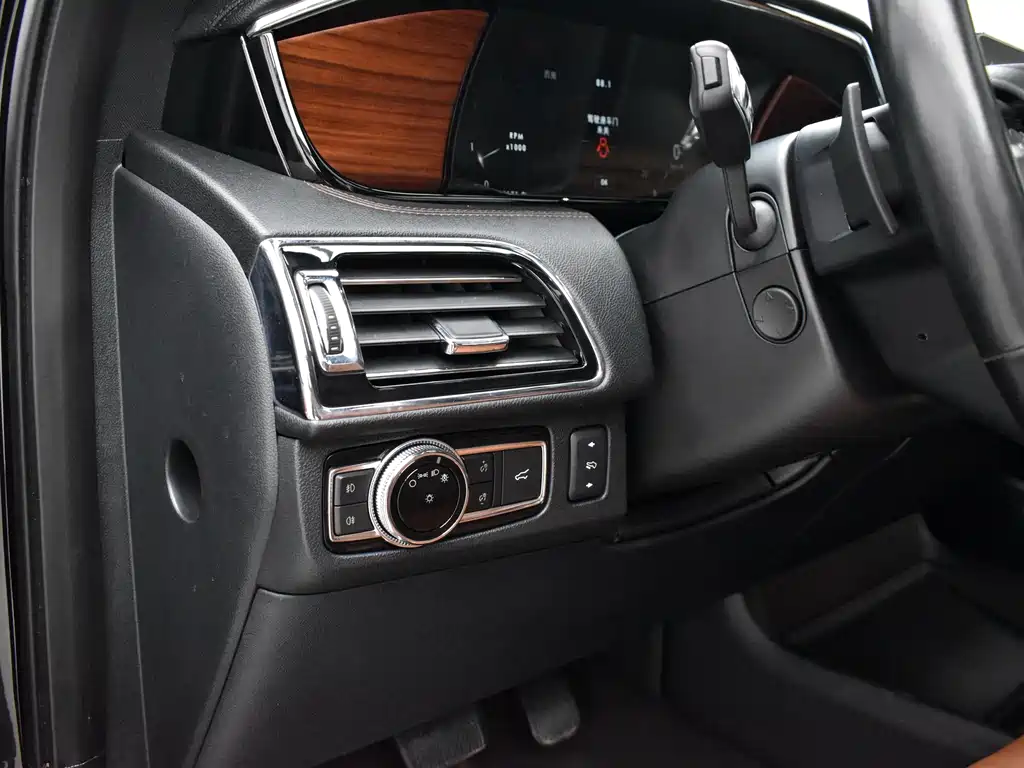 Lincoln Navigator 2019 — фото 18