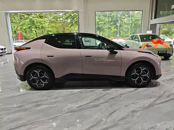 Lynk & Co Z20 2025