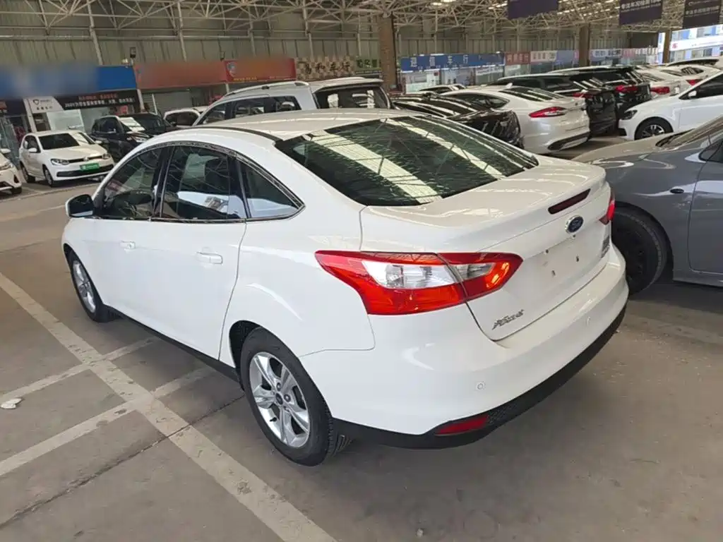 Ford Focus 2015 — фото 23