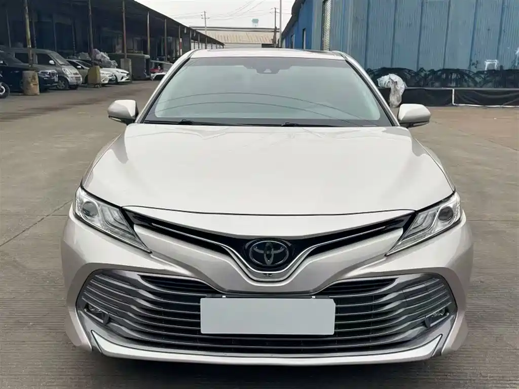 Toyota Camry 2019 — фото 3