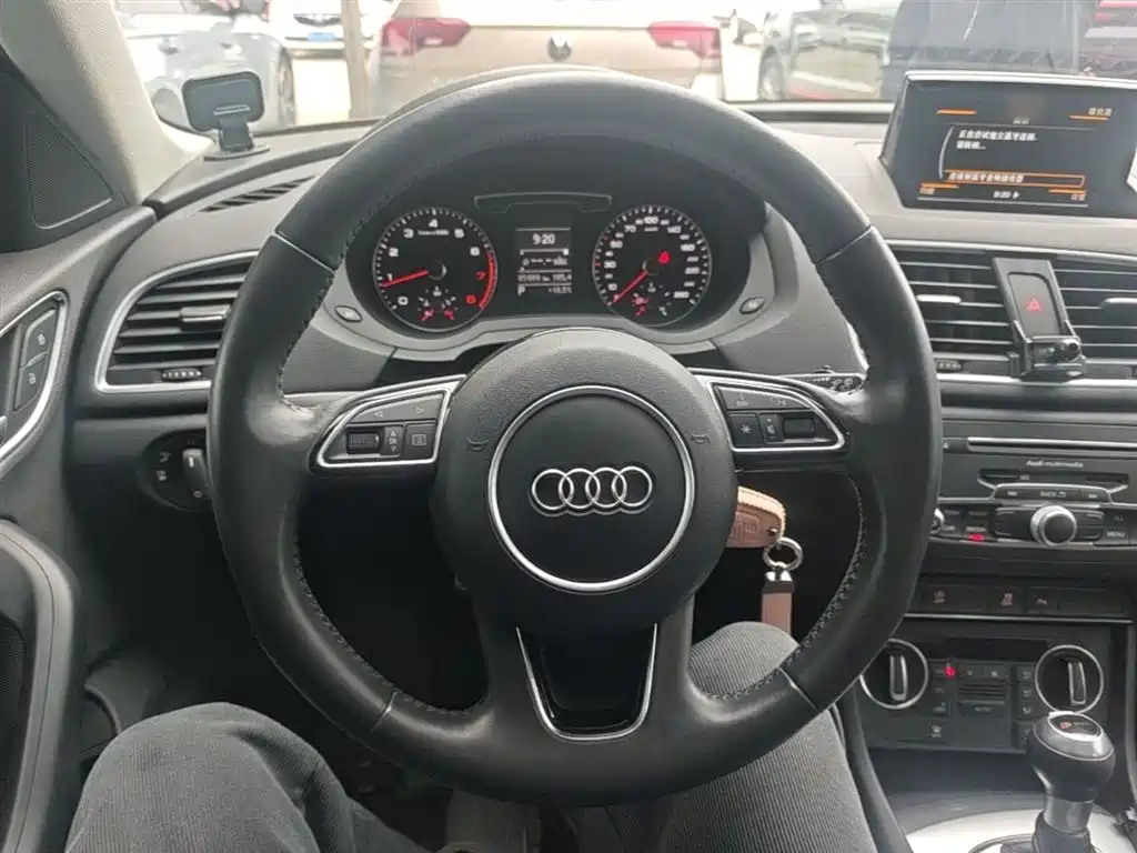 Audi Q3 2018 — фото 11