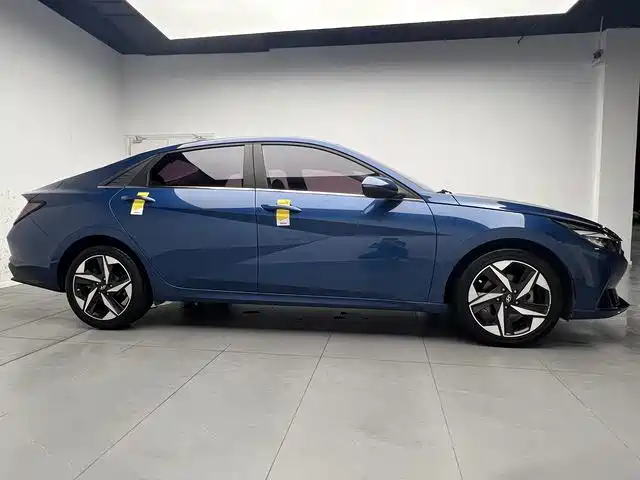 Hyundai Elantra 2021 — фото 13