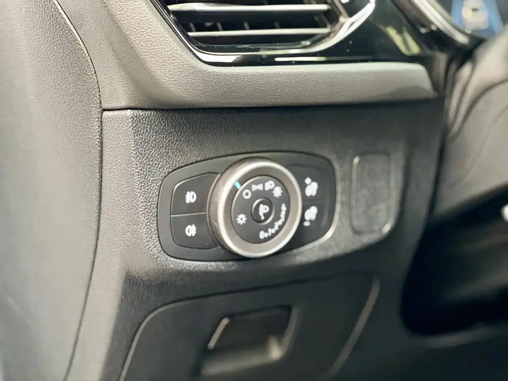 Ford Fox Active 2021 — фото 20