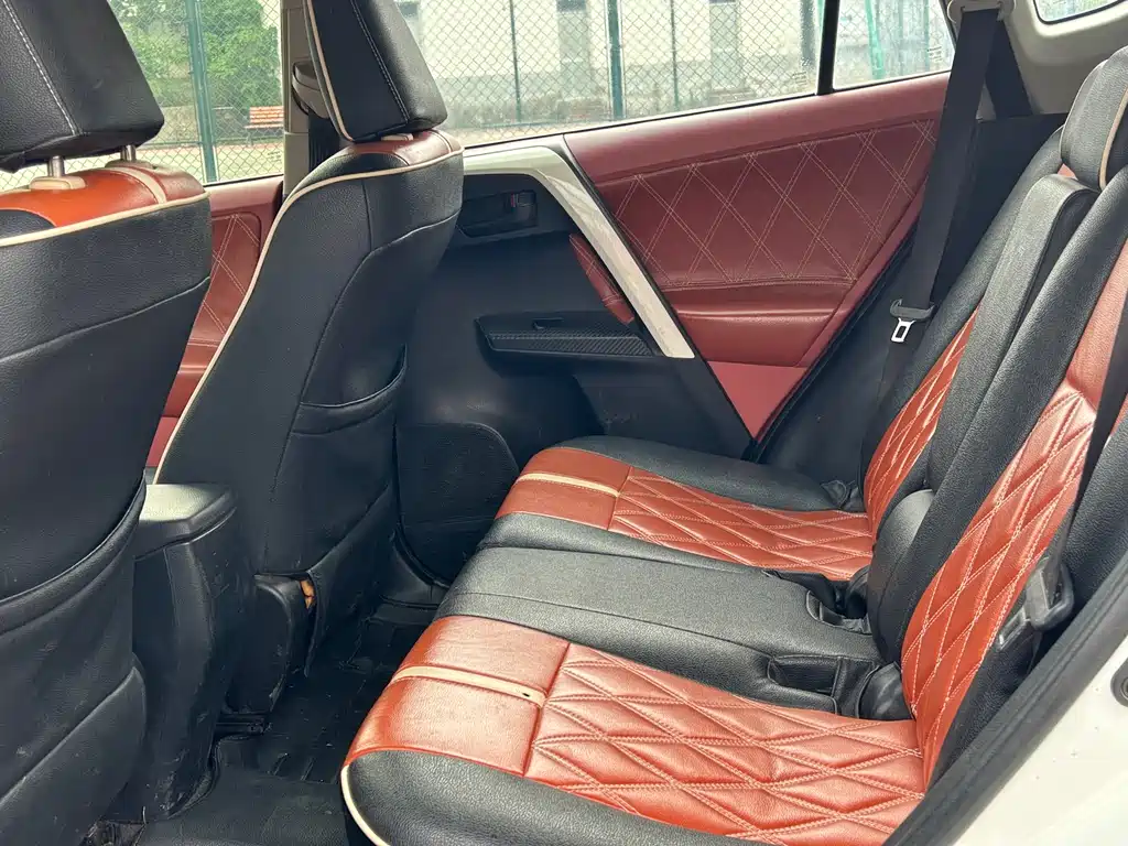 Toyota RAV4 2015 — фото 10