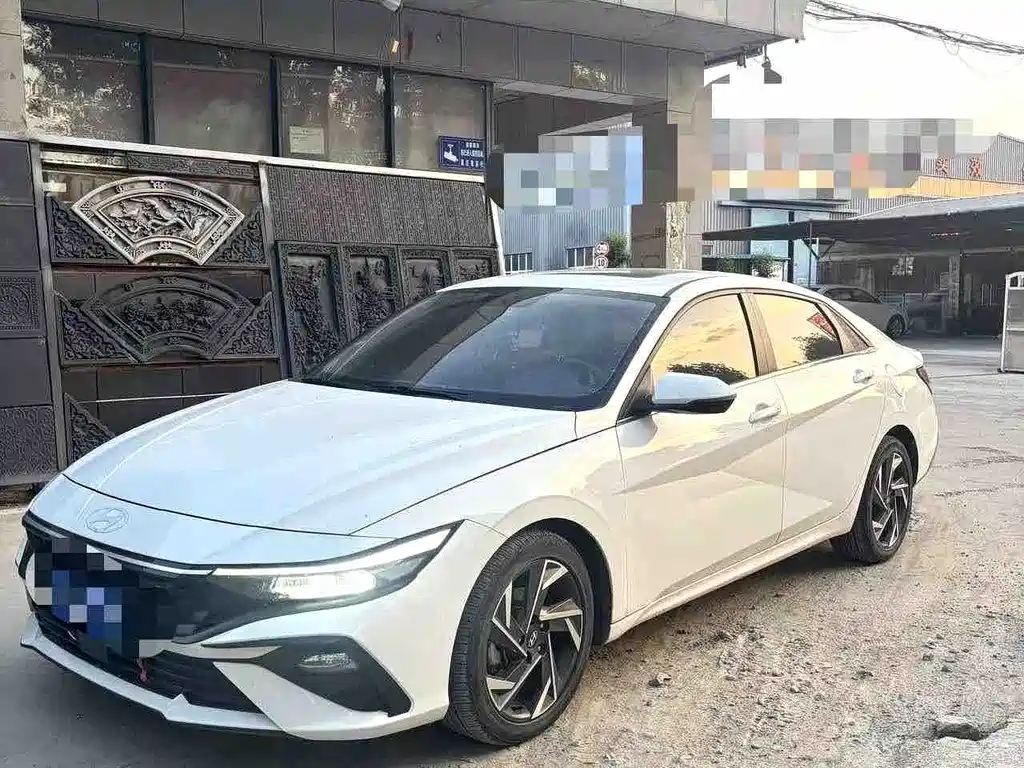 Hyundai Elantra 2023 — фото 1