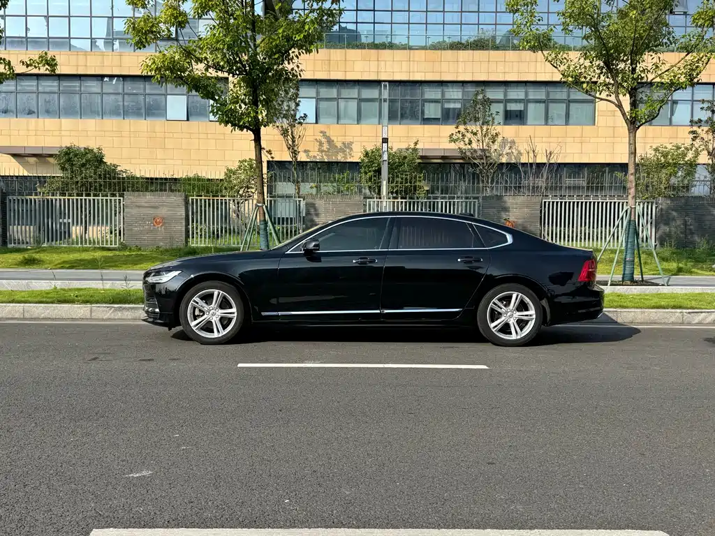 Volvo S90 2018 — фото 17